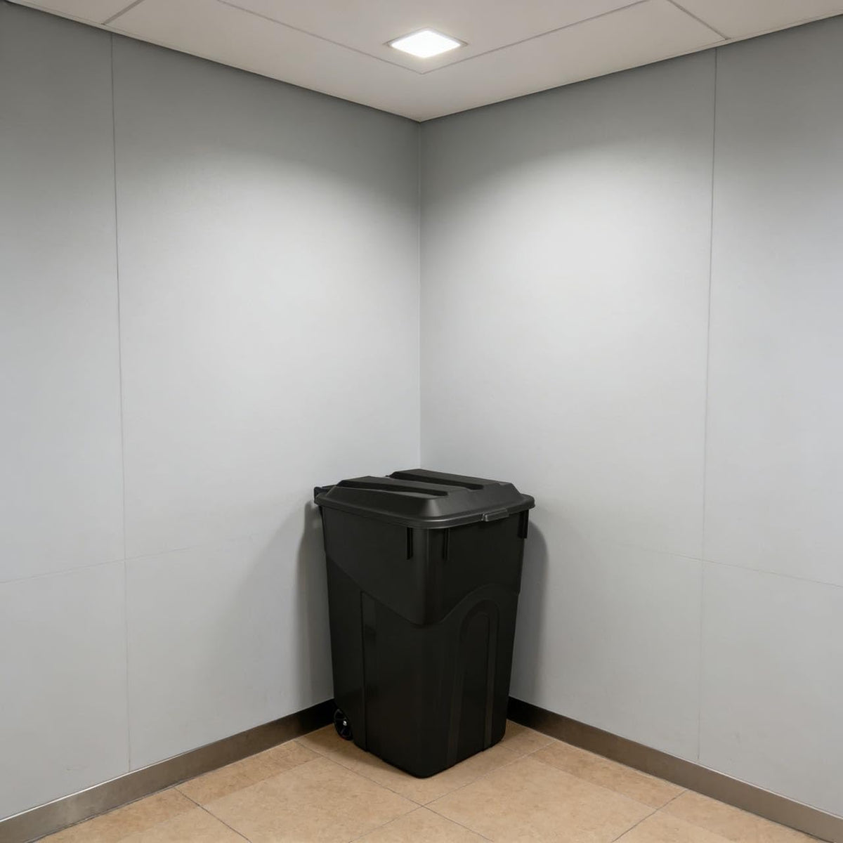 45 Gallon Black Wheeled Garbage Can with Attached Lid O7552