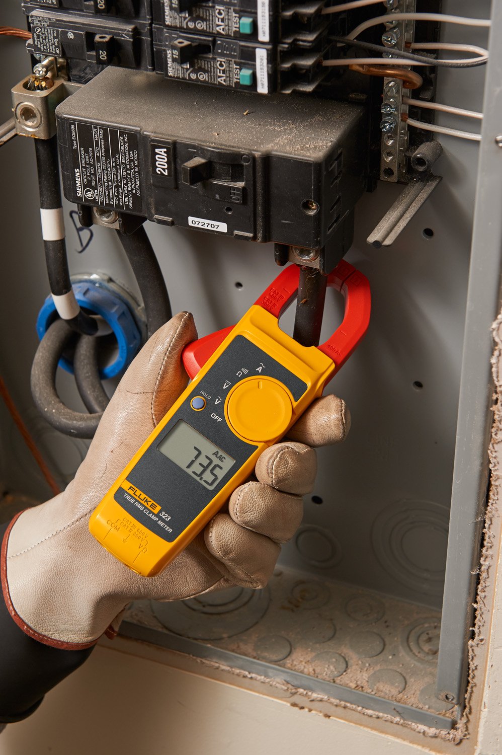 Clamp Meter, Measures AC Current to 400 A & AC/DC Voltage to 600 V T766143